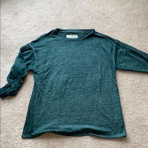 Quarter sleeved hoodless sweatshirt